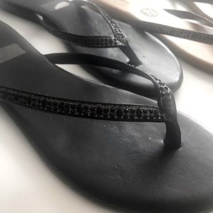 Le château flip flop x2 pairs size 11 can fit size -0 comfortably